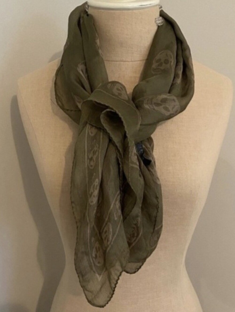 Alexander McQueen Skull Print Scarf - Picture 4 of 9